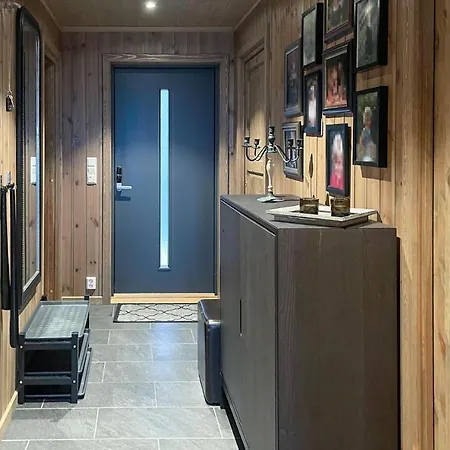 3 Bedroom Stunning In Apartment *